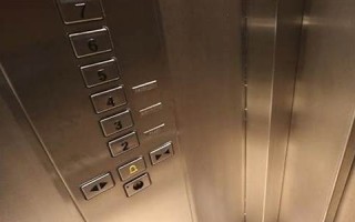 梦见坐电梯(梦见坐电梯下楼)