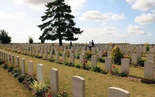 梦见好多坟墓(梦见好多坟墓是什么预兆)